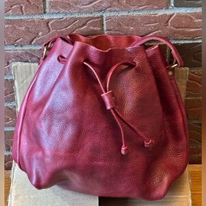 🦄Portland Leather Goods Sangria Large Bucket Bag 🦄